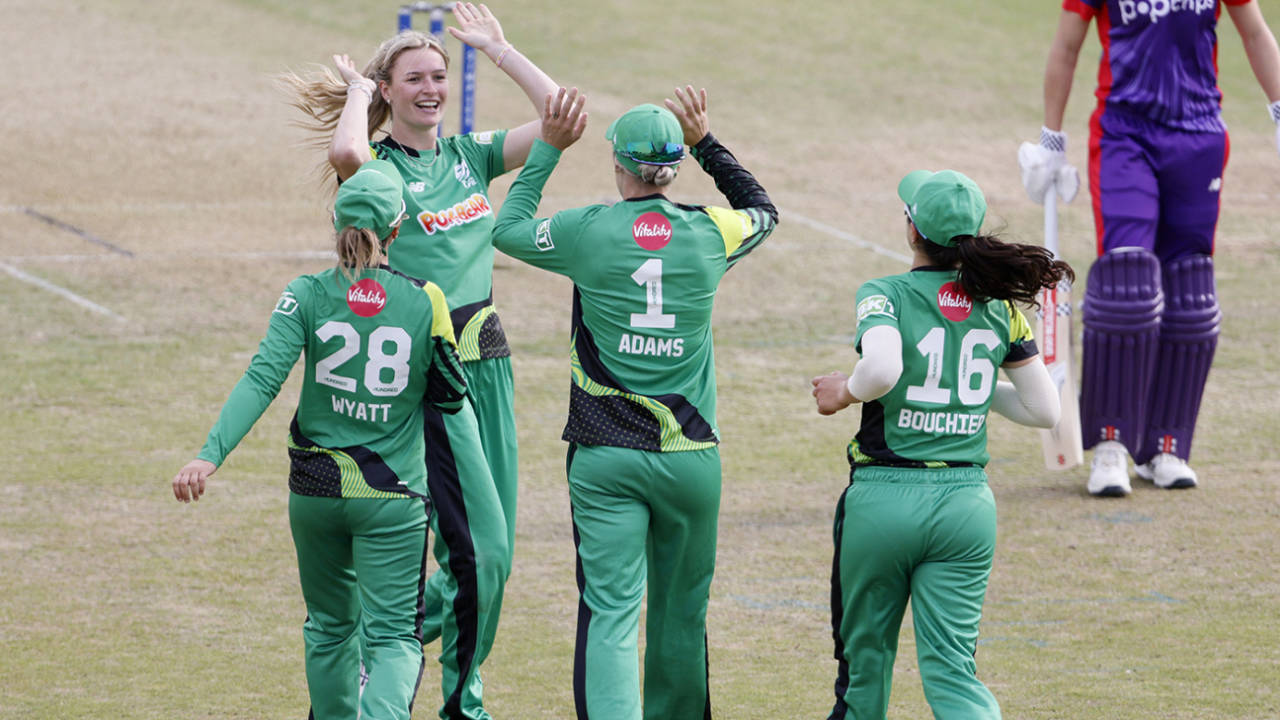 Lauren Bell defended seven off the final over on the way to figures of 4 for 11, Northern Superchargers vs Southern Brave, Women's Hundred, Headingley, July 30, 2024