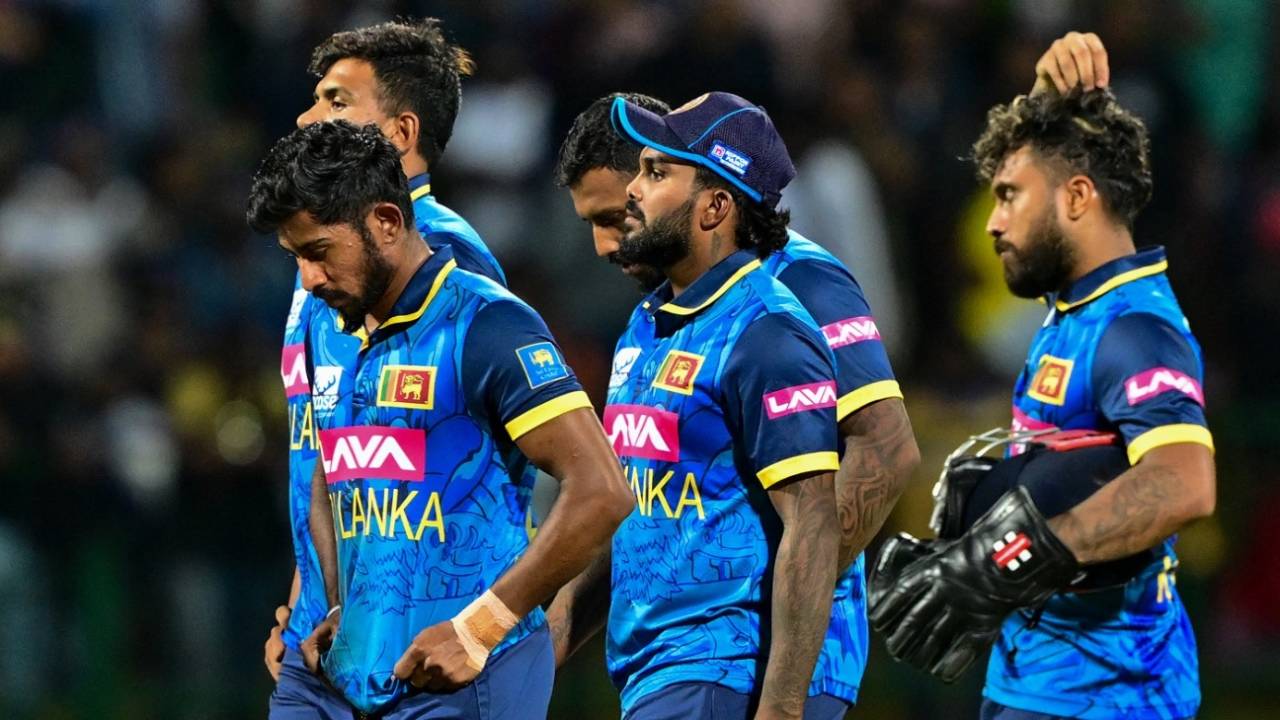 A dejected Sri Lanka team walks back after losing the T20I series 3-0, Sri Lanka vs India, 3rd T20I, Pallekele, July 30, 2024