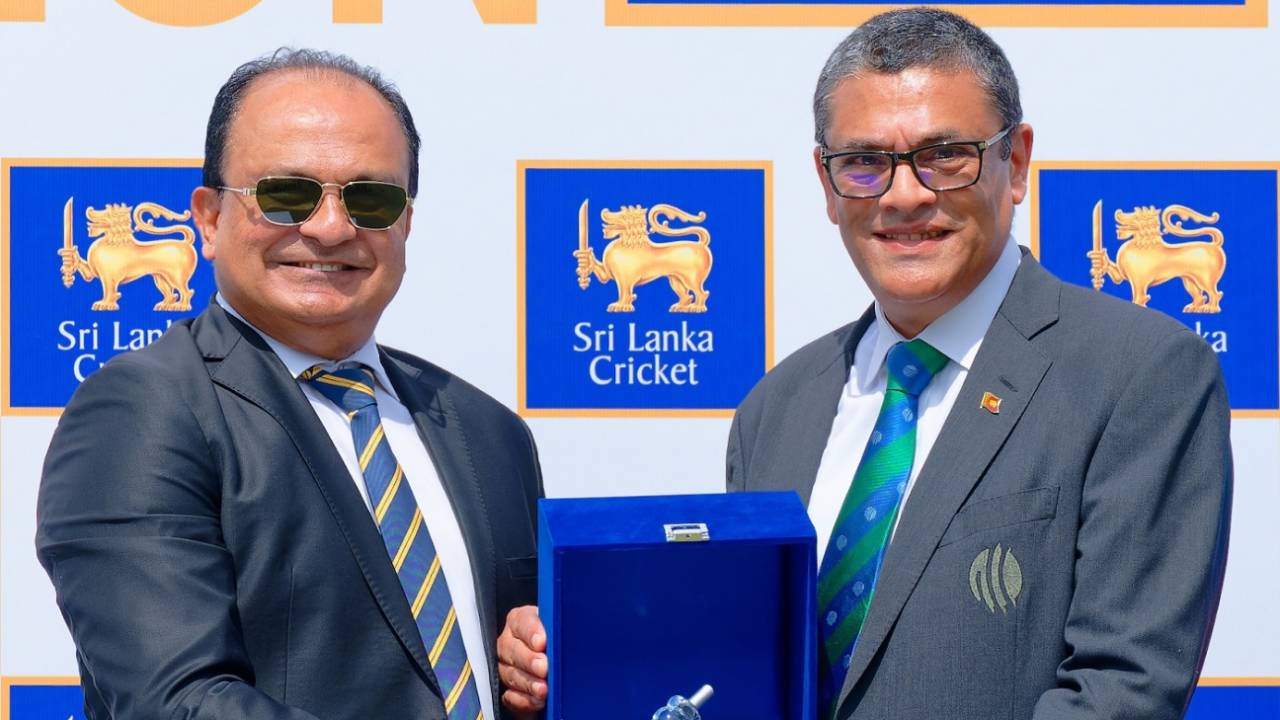 Ranjan Madugalle was felicitated for being the first referee to officiate in 400 ODIs, Sri Lanka vs India, 3rd ODI, Colombo, August 7, 2024