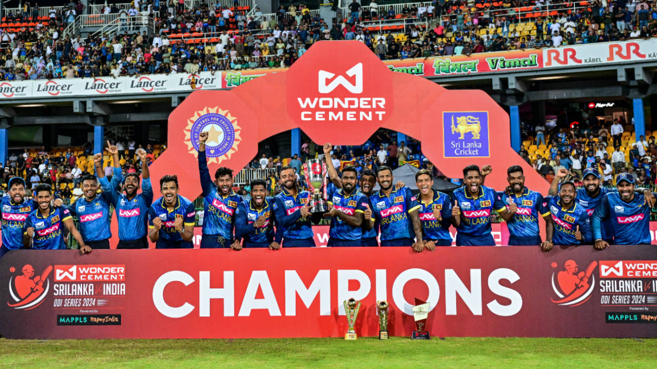The Sri Lankan team with its spoils after a first bilateral ODI series win against India in 27 years, Sri Lanka vs India, 3rd ODI, Colombo, August 7, 2024