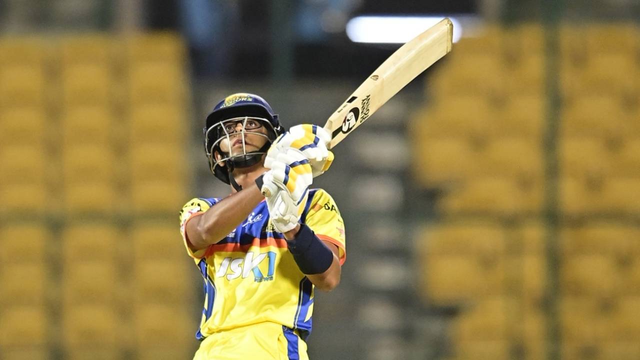 Samit Dravid hit a four and six in his 16, Mysuru Warriors vs Mangalore Dragons, Maharaja T20 Trophy, Bengaluru, August 19, 2024