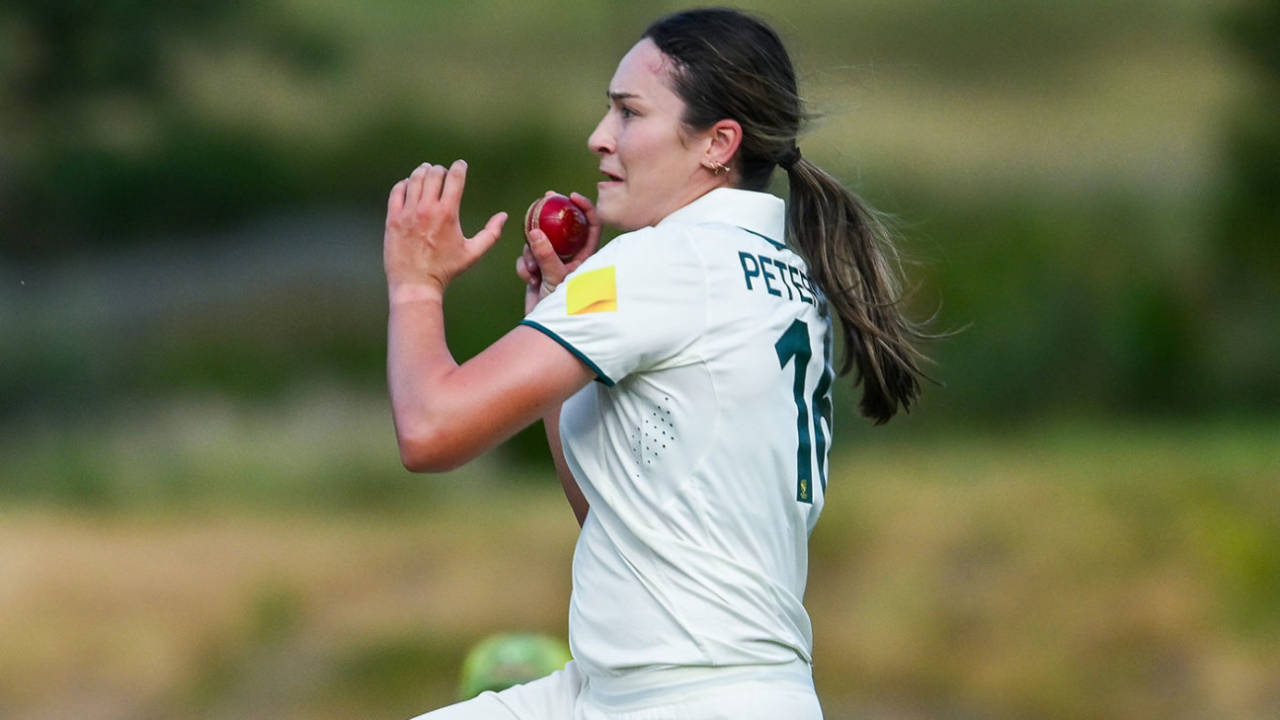 Kate Peterson gathers at the crease, Green vs Gold, Adelaide, March 5, 2024