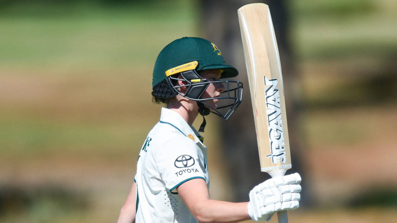 Maddy Darke raises her bat, Green vs Gold, Adelaide, March 5, 2024