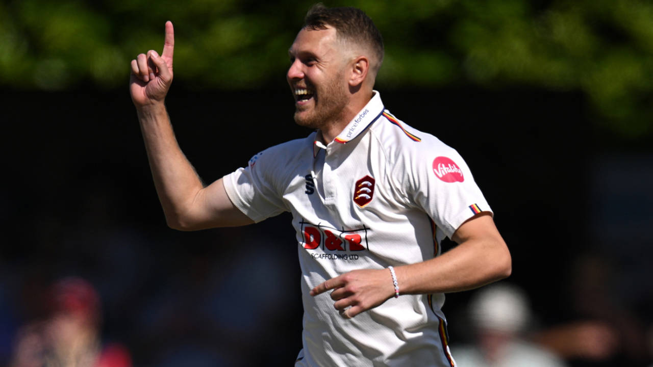 Jamie Porter claimed a five-for, Essex vs Worcestershire, County Championship, Chelmsford, August 29, 2024