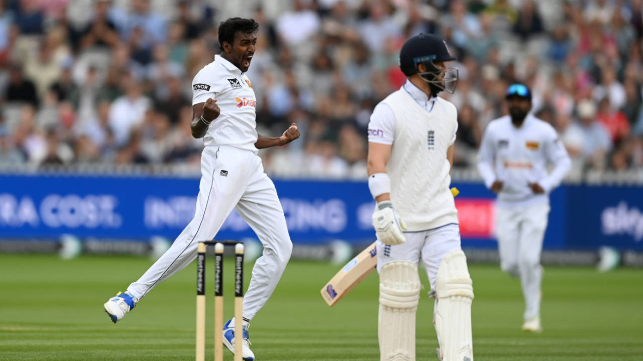 Ben Duckett falls to a rebound catch at slip, England vs Sri Lanka, 2nd Test, Lord's, 3rd day, August 31, 2024
