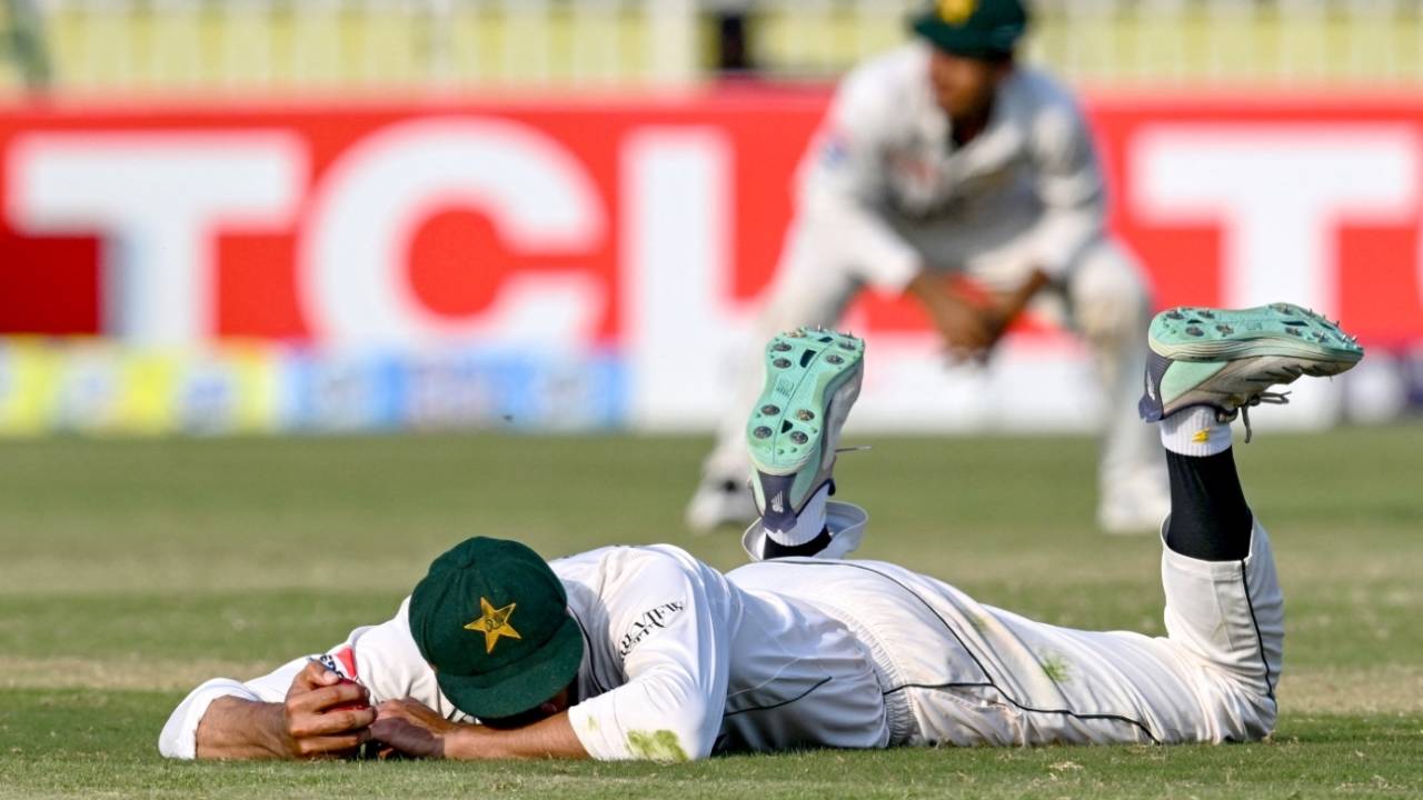 Shan Masood reacts to dropping Hasan Mahmud in the covers, Pakistan vs Bangladesh, 2nd Test, Rawalpindi, 3rd day, September 1, 2024