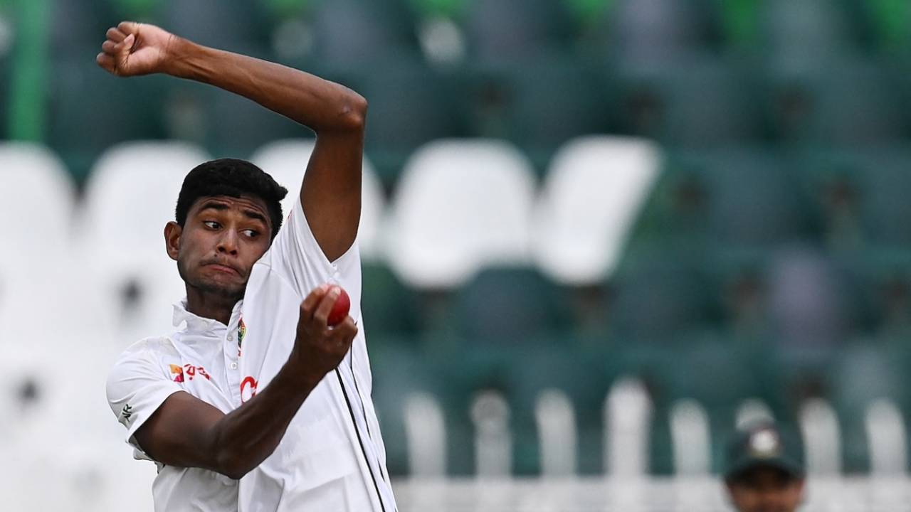 Nahid Rana gets into his delivery stride, Pakistan vs Bangladesh, 2nd Test, Rawalpindi, 4th day, September 2, 2024