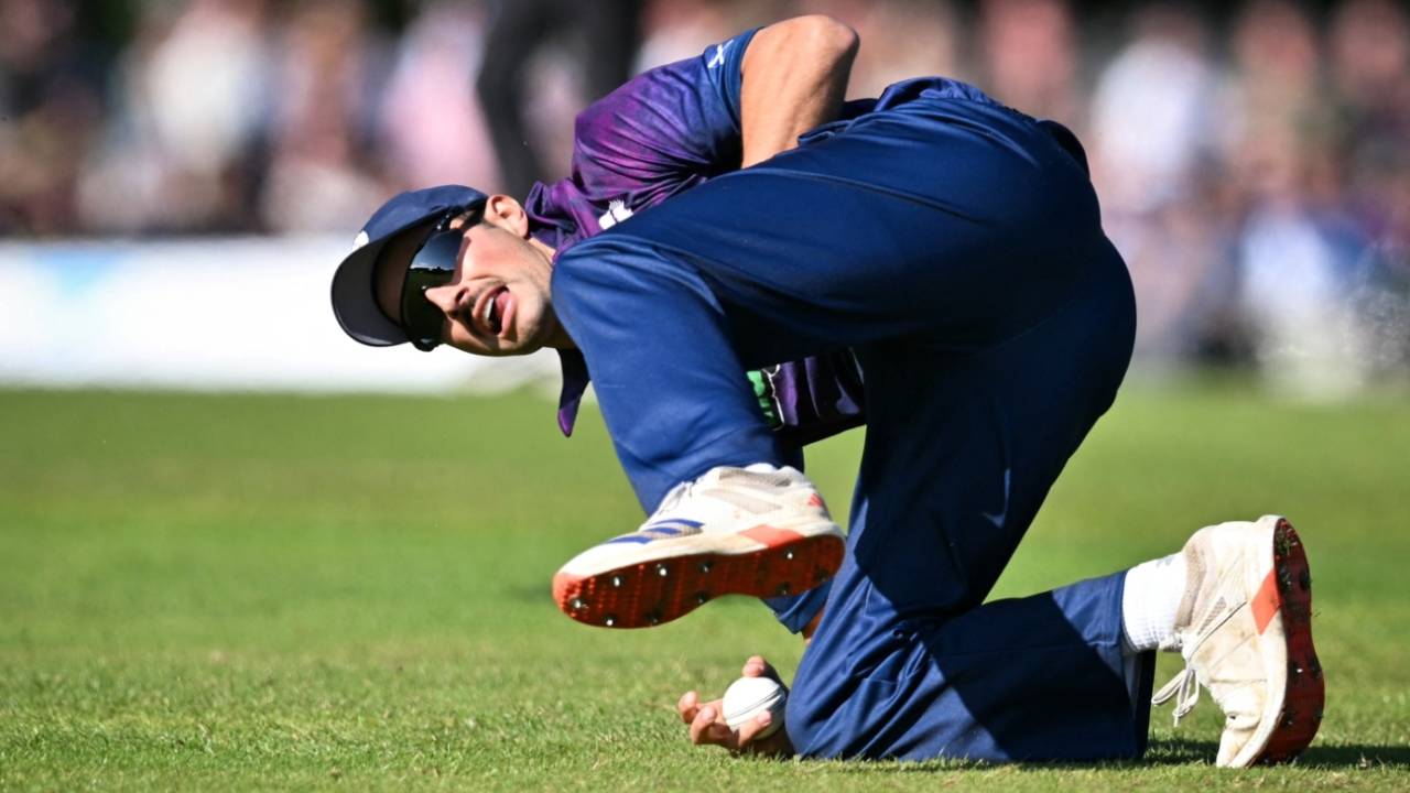 Charlie Cassell completes the catch of fellow debutant Jake Fraser-McGurk, Scotland vs Australia, 1st T20I, Edinburgh, September 4, 2024