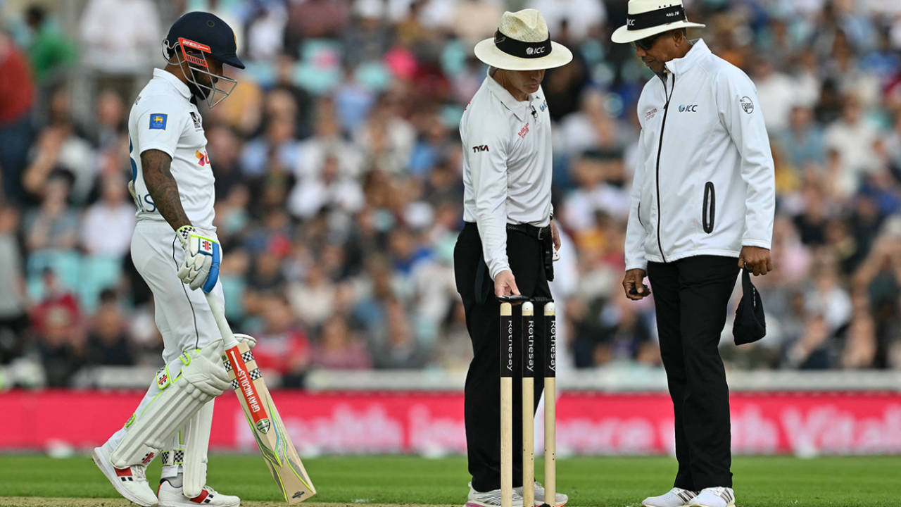 The umpires again had concerns about the light, England vs Sri Lanka, 3rd Men's Test, The Oval, 2nd day, September 7, 2024