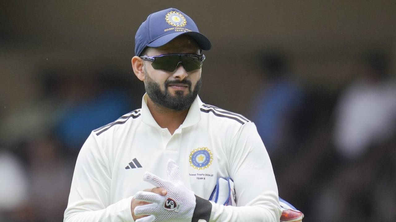 Rishabh Pant gets ready for the action, India A vs India B, Duleep Trophy 2024-25, Bengaluru, 2nd day, September 6, 2024