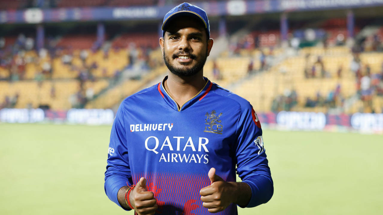 Yash Dayal gives two thumbs-ups, Royal Challengers Bengaluru vs Gujarat Titans, IPL 2024, Bengaluru, May 4, 2024