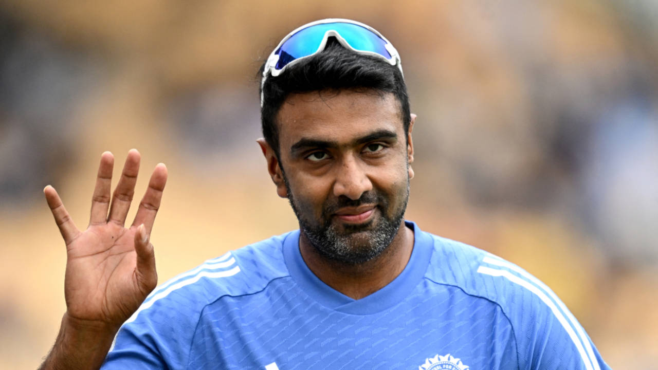 R Ashwin waves to the Chepauk crowd, India vs Bangladesh, 1st Test, Chennai, 1st day, September 19, 2024