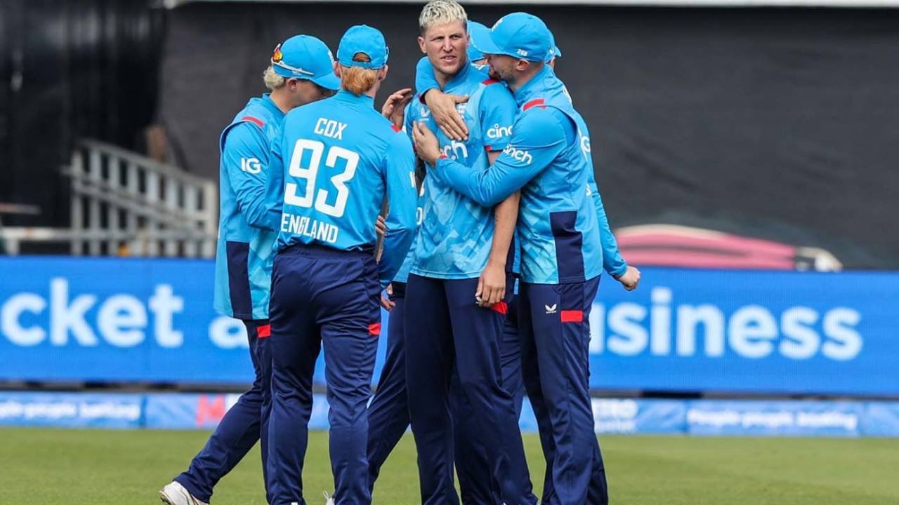 Brydon Carse struck twice in two balls, England vs Australia, 2nd ODI, Headingley, September 21, 2024