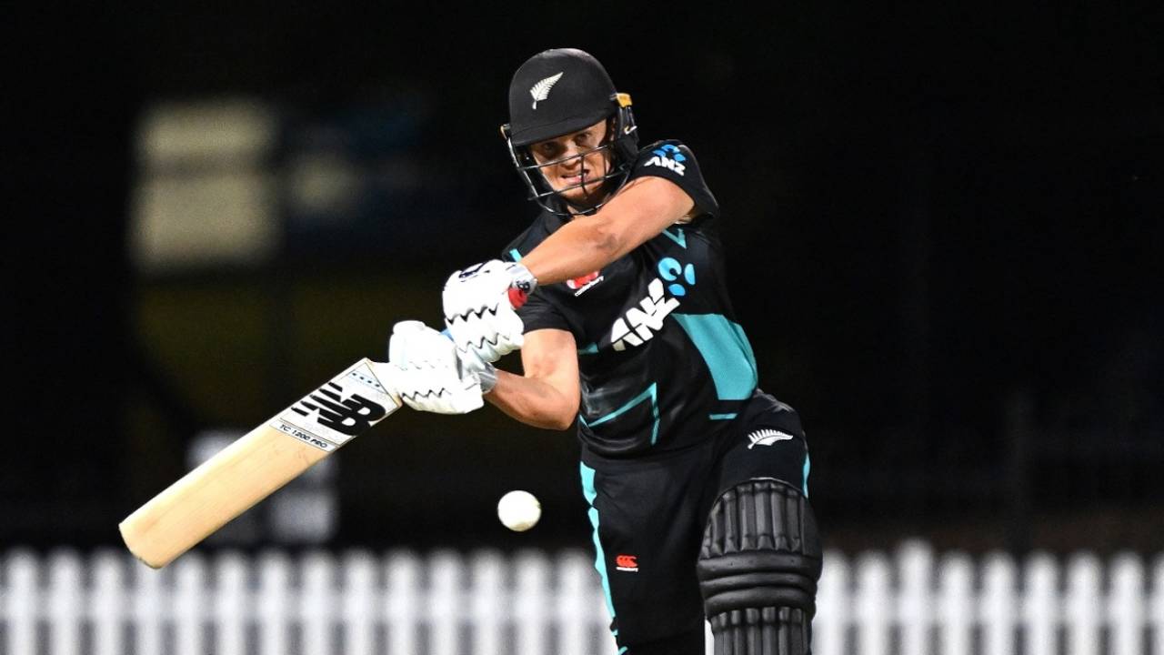 Suzie Bates smashes one through the midwicket, Australia vs New Zealand, 3rd women's T20I, Brisbane, September 24, 2024