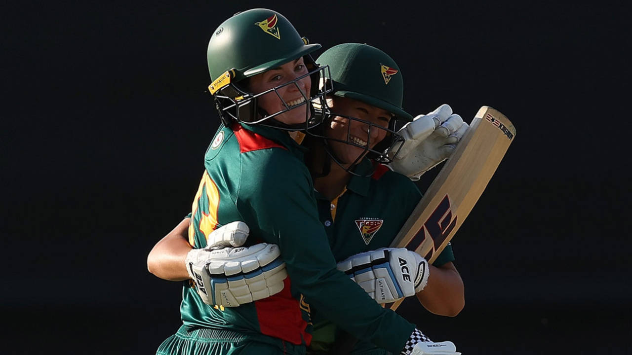 Maisy Gibson and Callie Wilson celebrate Tasmania's one-wicket win, Western Australia vs Tasmania, WNCL, September 26, 2024