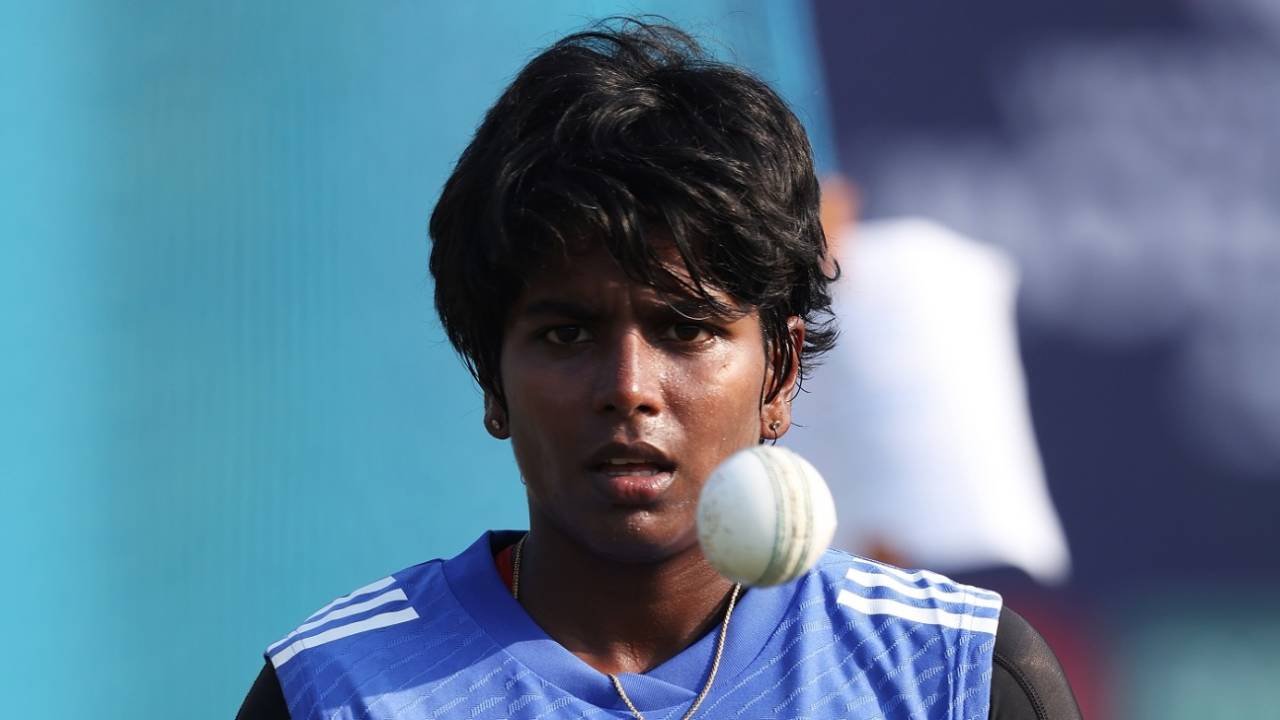 Arundhati Reddy is focused during India's nets, Women's T20 World Cup, Dubai, September 27, 2024