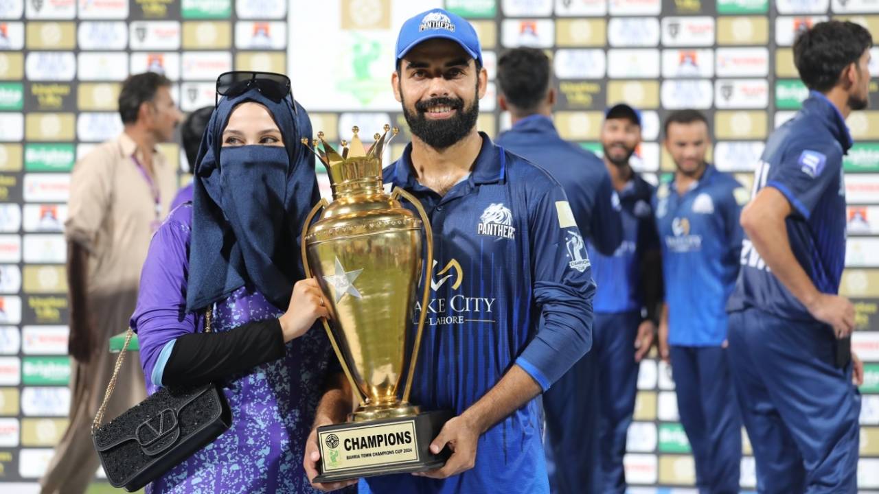 Shadab Khan with the trophy, Panthers vs Markhors, Champions One-Day Cup, final, Faisalabad, September 29, 2024