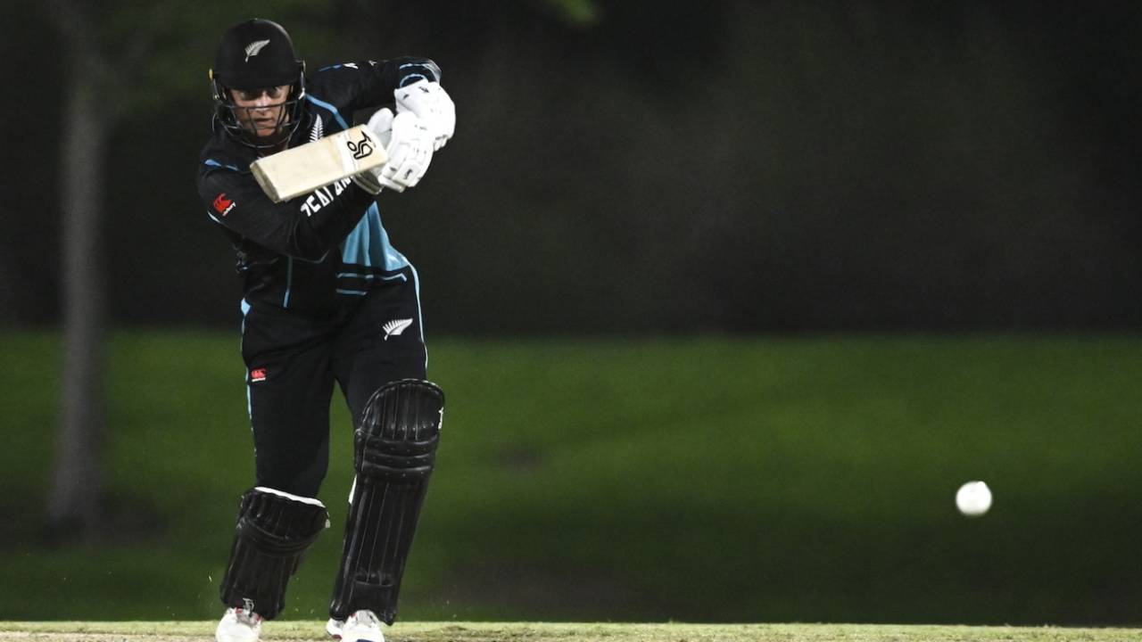 Sophie Devine scored a quick 35 to take her team home, New Zealand vs South Africa, Women's T20 World Cup Warm-up, Dubai, September 29, 2024
