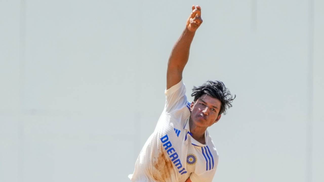 Mohamed Enaan tosses one up, India Under-19 vs Australia Under-19, 1st four-dayer, Chennai, 3rd day day, October 2, 2024