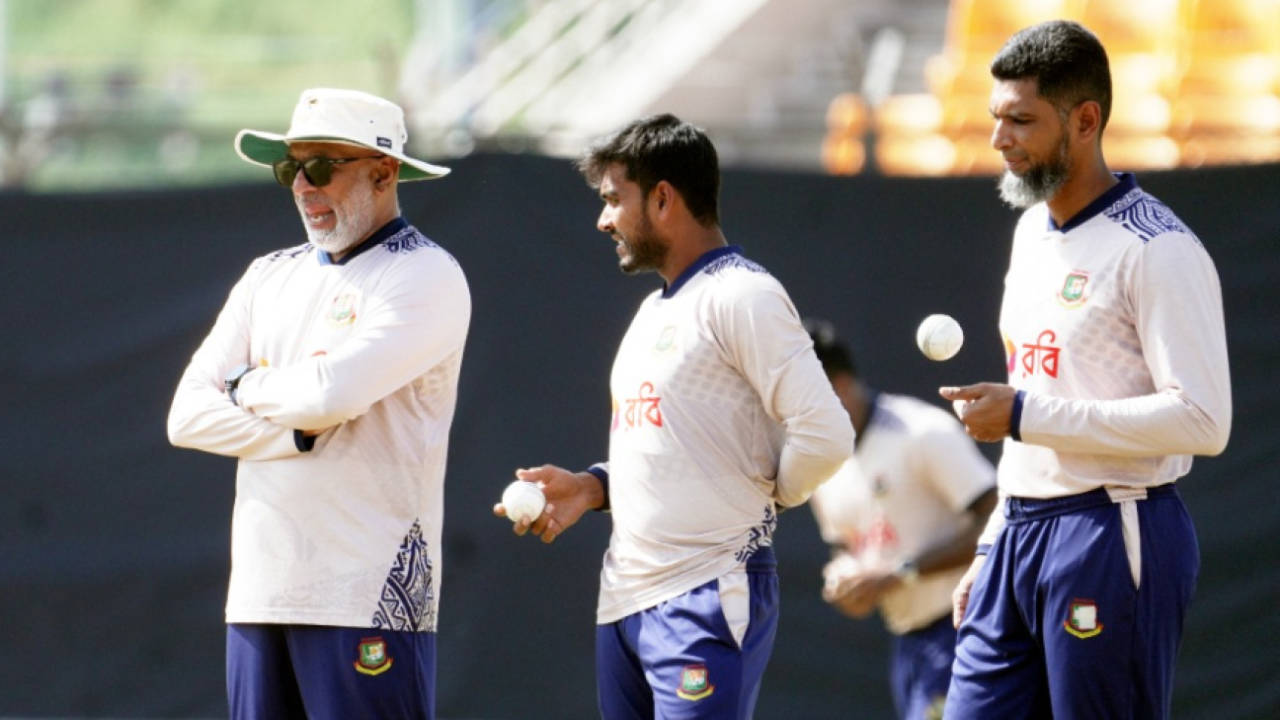 Chandika Hathurusinghe oversees a Bangladesh training session, Gwalior, October 3, 2024