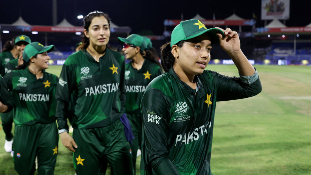 Fatima Sana leads Pakistan off after their impressive 31-run win over Sri Lanka, Pakistan vs Sri Lanka, Women's T20 World Cup 2024, Sharjah, October 3, 2024