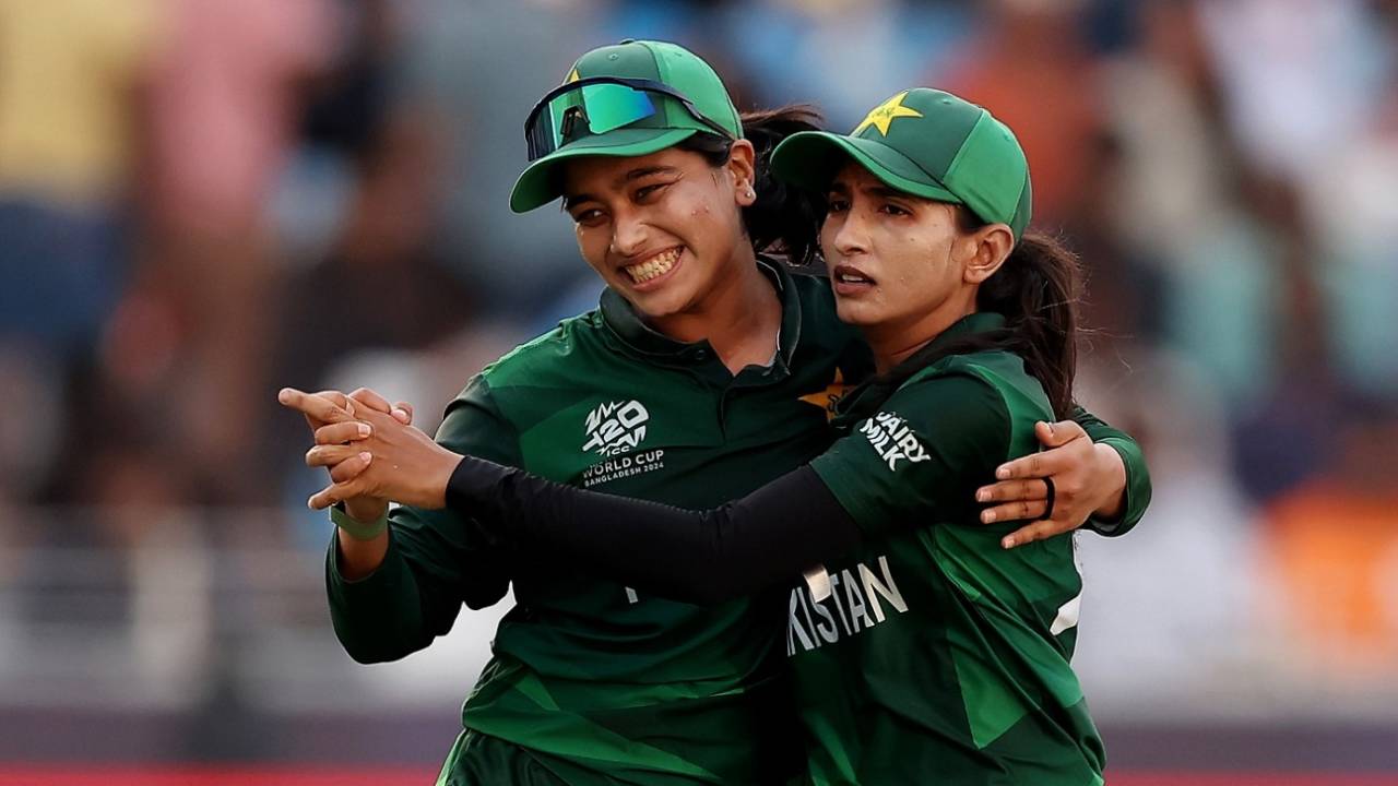 Fatima Sana and Omaima Sohail are delight after getting rid of Shafali Verma, Women's T20 World Cup 2024, India vs Pakistan, Group A, Dubai, October 6, 2024