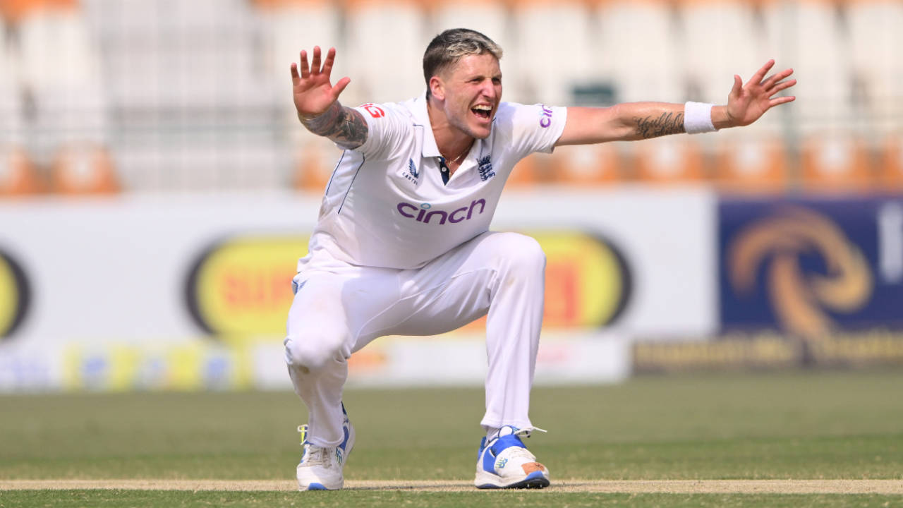 Brydon Carse appeals for the wicket of Aamer Jamal, Pakistan vs England, 1st Test, Multan, 2nd day, October 8, 2024