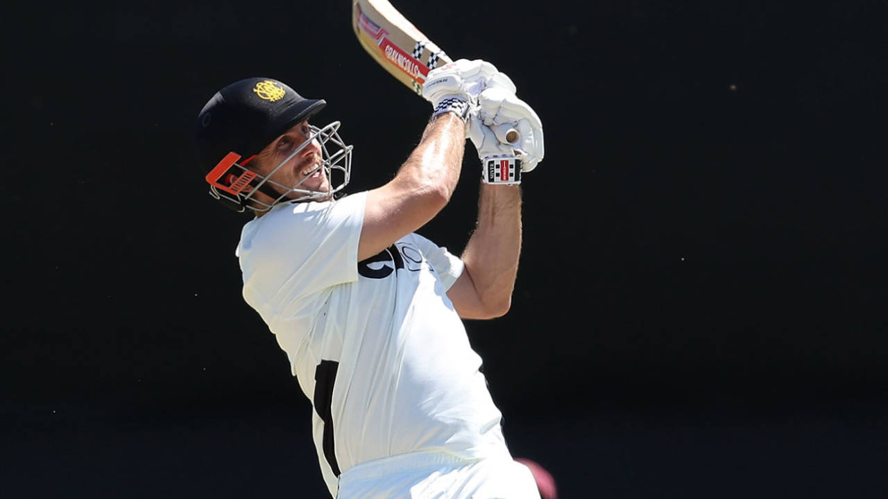 Mitchell Marsh takes on the short ball, Western Australia vs Queensland, Sheffield Shield, WACA, October 11, 2024