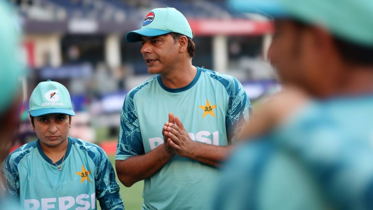 Nida Dar listens intently as head coach Mohammad Wasim gives a pep talk, Australia vs Pakistan, Women's T20 World Cup, Dubai, October 11, 2024