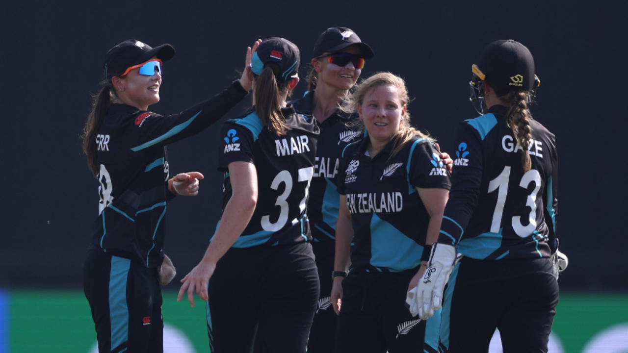 Leigh Kasperek came back into the XI and produced figures of 4-0-27-2, New Zealand vs Sri Lanka, Women's T20 World Cup 2024, Sharjah, October 12, 2024