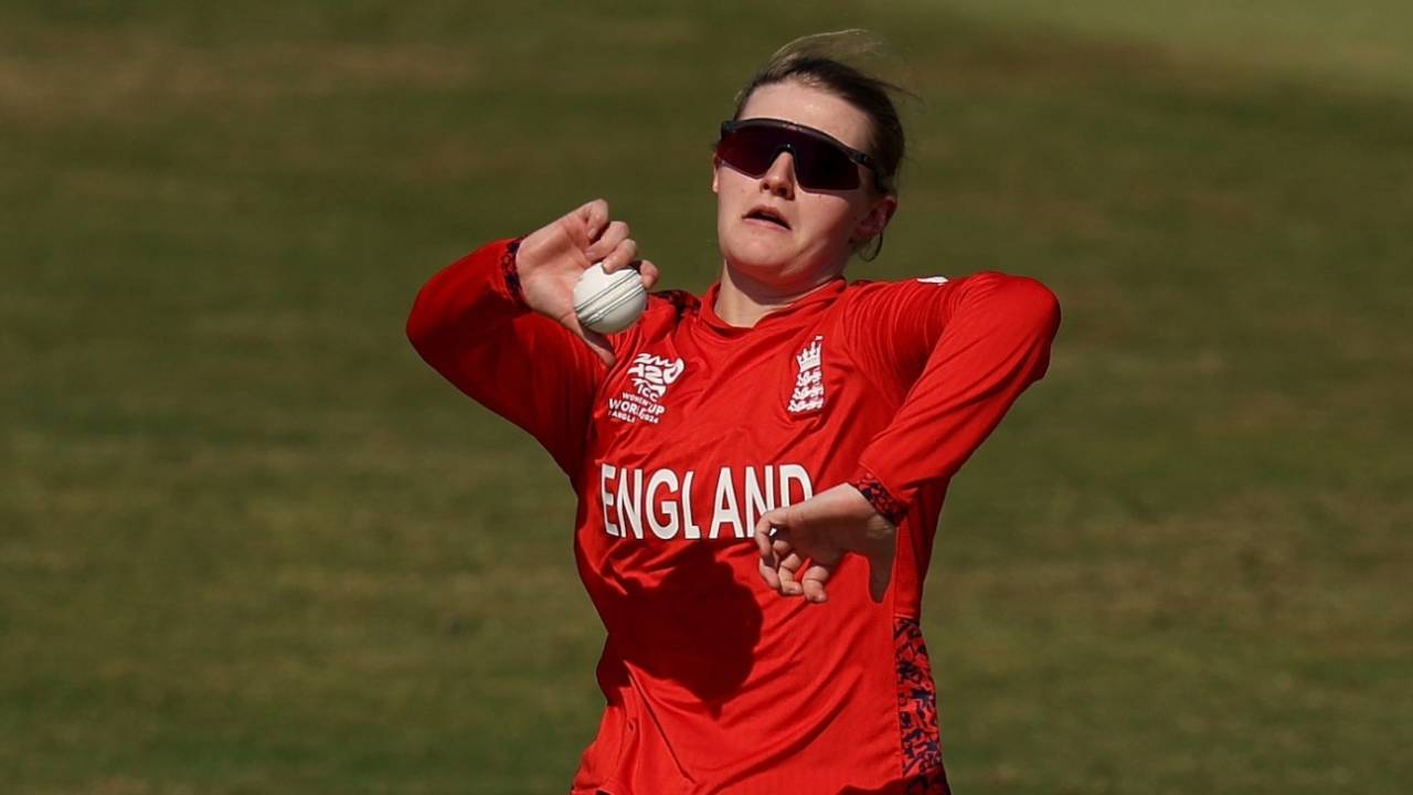 Charlie Dean trots in to bowl, England vs Scotland, Women's T20 World Cup, Sharjah, October 13, 2024