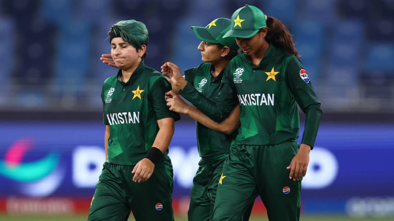 Multiple catches were dropped off Nida Dar's bowling, New Zealand vs Pakistan, Women's T20 World Cup, Dubai, October 14, 2024