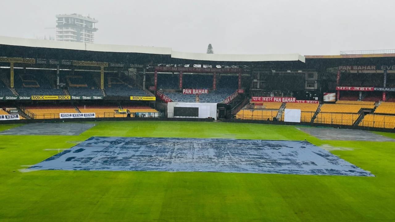 The teams stayed put in their hotels with rain drenching the M Chinnaswamy Stadium, India vs New Zealand, 1st Test, Bengaluru, October 15, 2024