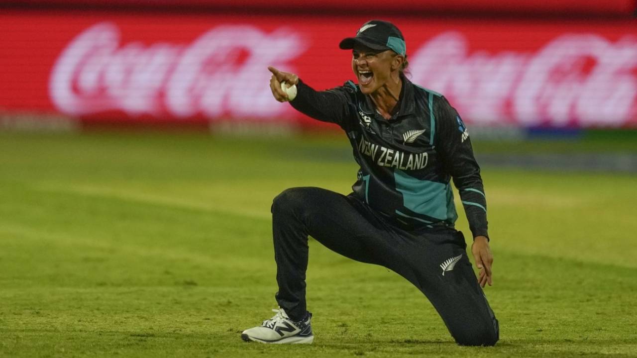 Suzie Bates is ecstatic after taking the catch of Shemaine Campbelle, New Zealand vs West Indies, Sharjah, Women's T20 World Cup, October 18, 2024