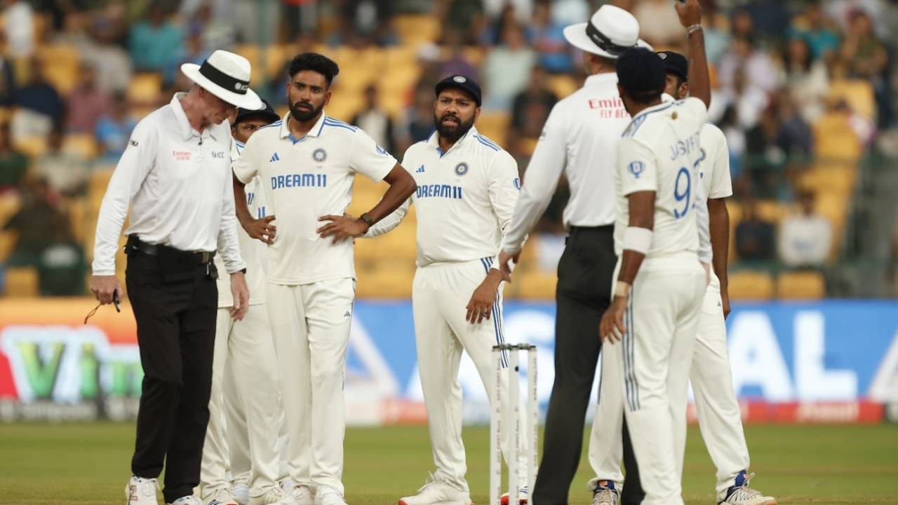 Rohit Sharma is clearly unhappy at play being called off early on Saturday, India vs New Zealand, 1st Test, Bengaluru, 4th day, October 19, 2024