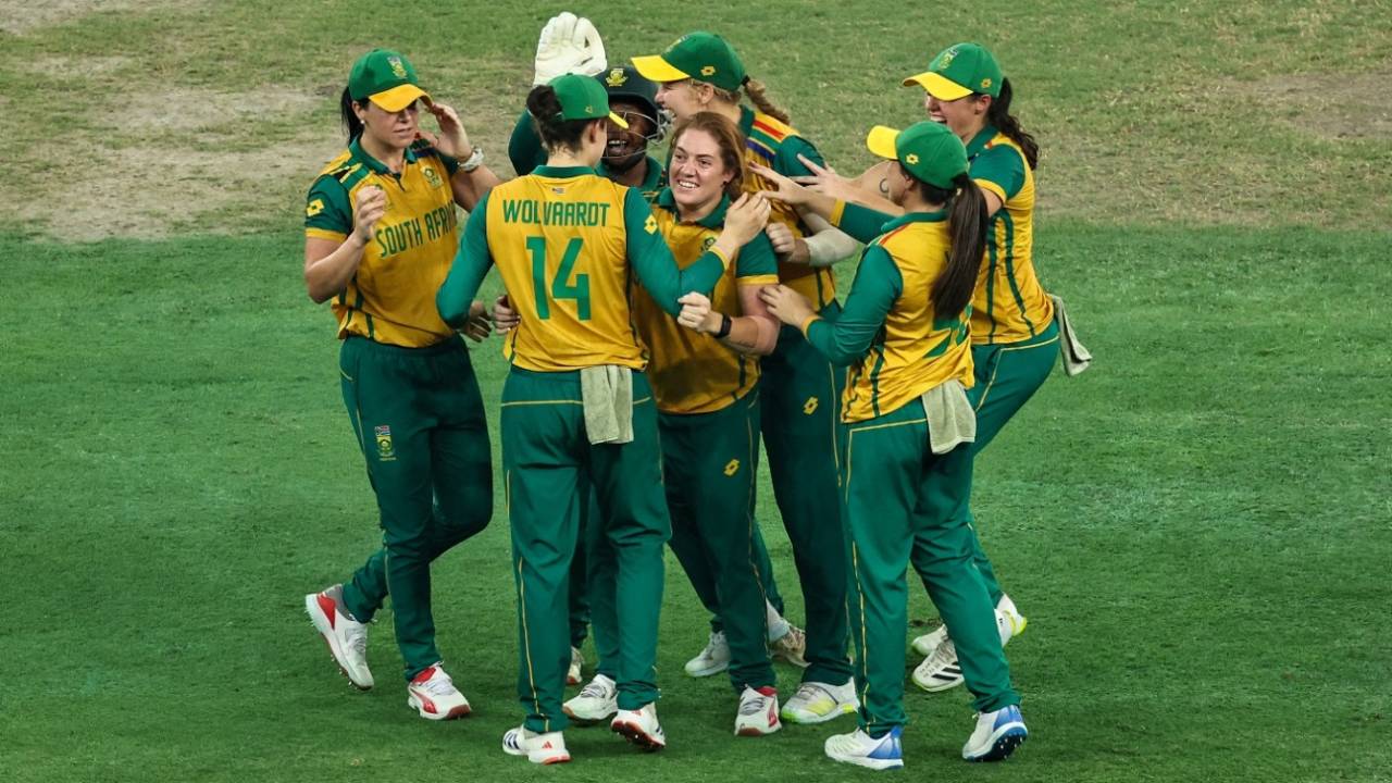 South Africa rejoice after Nadine de Klerk dismissed Sophie Devine using DRS, South Africa vs New Zealand, Women's T20 World Cup, final, Dubai, October 20, 2024