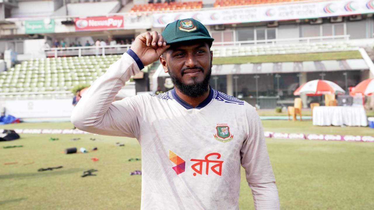 Jaker Ali was handed his Test cap, Bangladesh vs South Africa, 1st Test, Dhaka, 1st day, October 21, 2024