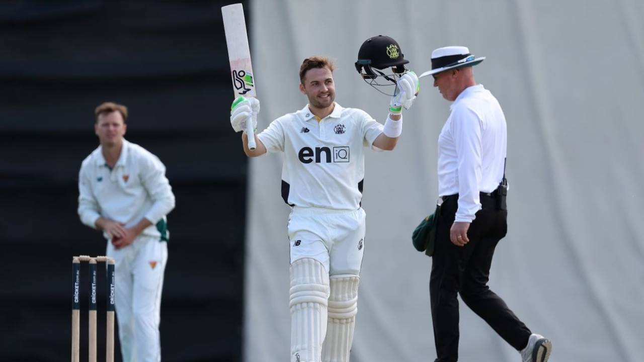 Josh Inglis celebrates his second Shield century of the season, Western Australia vs Tasmania, Sheffield Shield, WACA, October 22, 2024