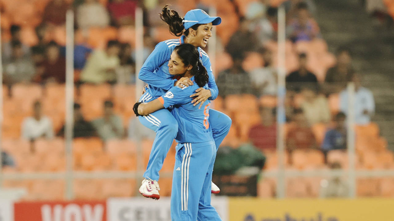 Saima Thakor taking the crucial wicket of Brooke Halliday got her a big hug from Jemimah Rodrigues, India vs New Zealand, 1st ODI, Ahmedabad, October 24, 2024 