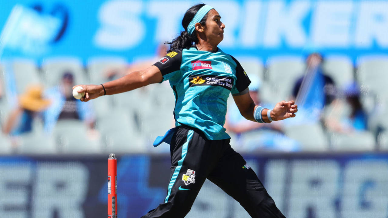 Shikha Pandey played a key role with the ball, Adelaide Strikers vs Brisbane Heat, WBBL, Adelaide Oval, October 27, 2024