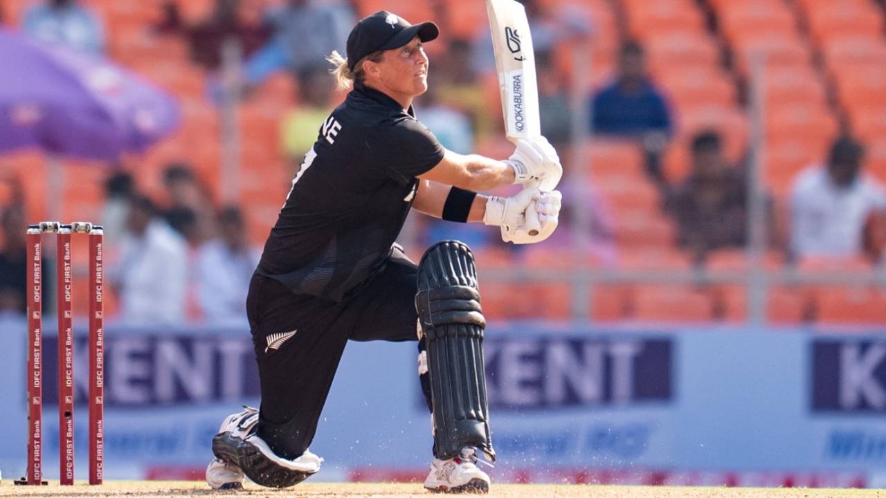 Sophie Devine unfurls a sweep, India vs New Zealand, 2nd ODI, Ahmedabad, October 27, 2024