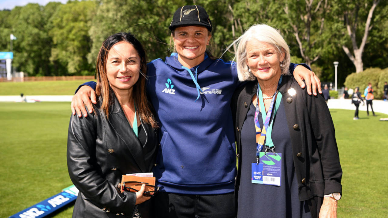 Diana Puketapu-Lyndon, Suzie Bates and Lesley Murdoch pose for a picture, New Zealand vs Pakistan, 2nd women's T20I, Dunedin, December 5, 2023