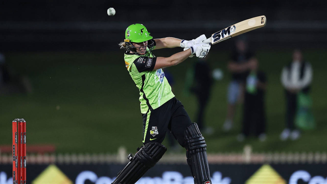 Heather Knight struck a vital 48 off 28 balls, Sydney Thunder vs Hobart Hurricanes, WBBL, North Sydney Oval, October 31, 2024