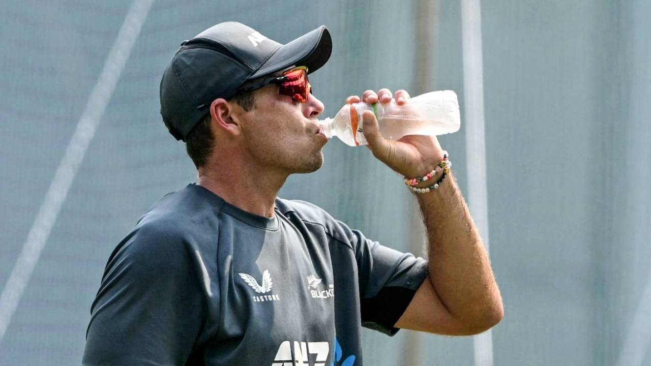Tim Southee cools down, India vs New Zealand, 3rd Test, Mumbai, October 31, 2024 