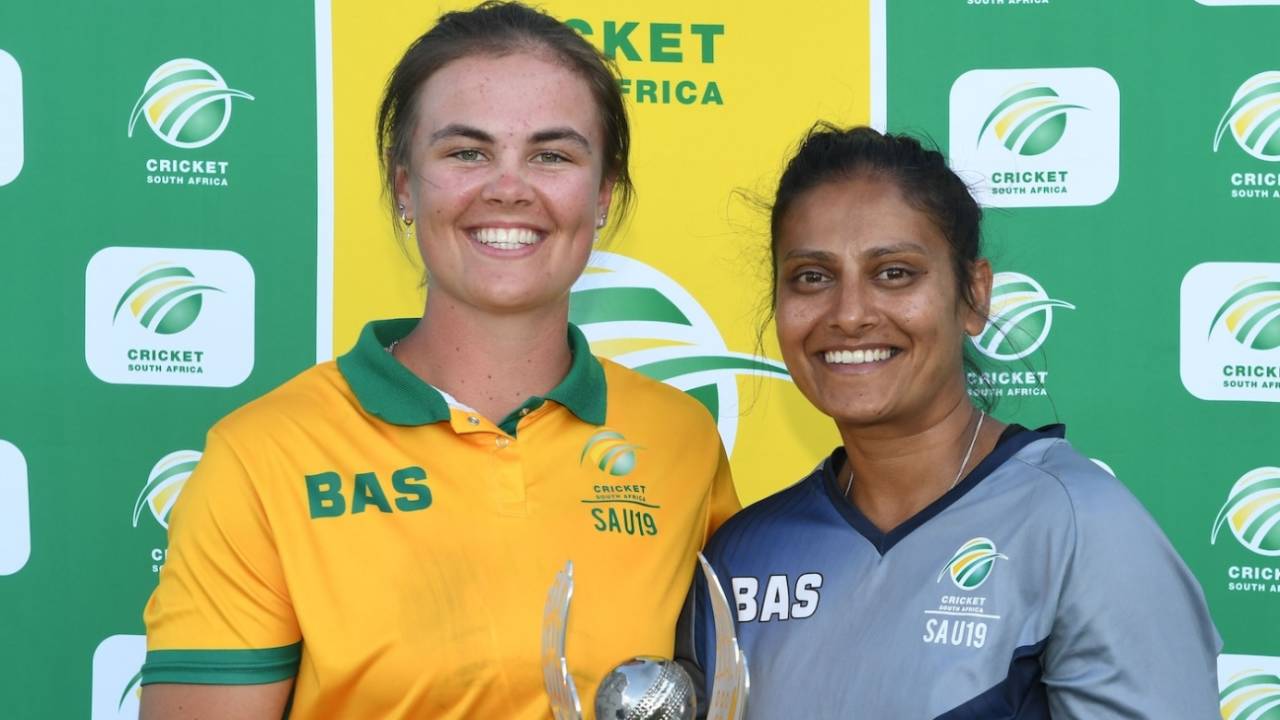 Captain Kayla Reyneke poses with the trophy with head coach Dinesha Devnarain, South Africa vs Ireland, 5th Under-19 women's ODI, November 1, 2024
