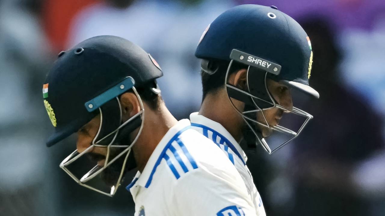 Shubman Gill walks out, Virat Kohli walks in, India vs New Zealand, 3rd Test, Mumbai, 3rd day, November 3, 2024