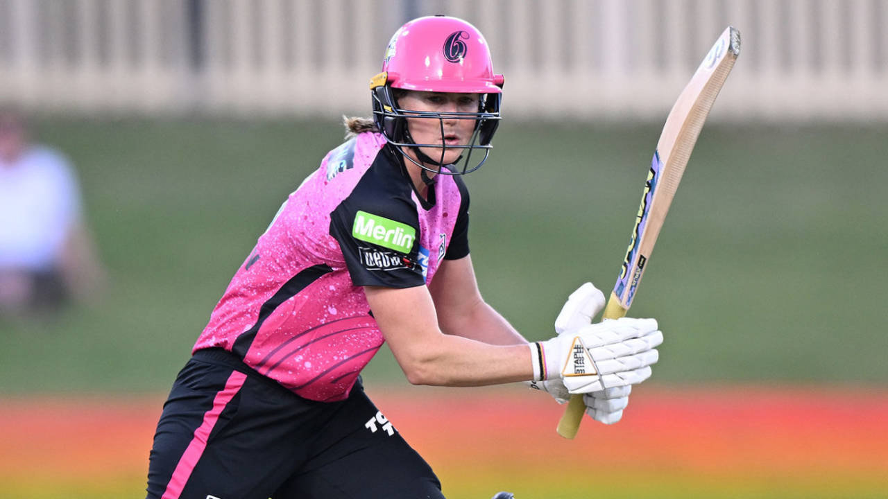 Ellyse Perry continued her prolific start to the WBBL, Hobart Hurricanes vs Sydney Sixers, WBBL, Hobart, November 6, 2024