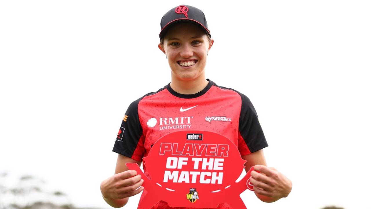Charis Bekker poses with her player-of-the-match trophy, Melbourne Renegades vs Melbourne Stars, WBBL, Melbourne, November 09, 2024