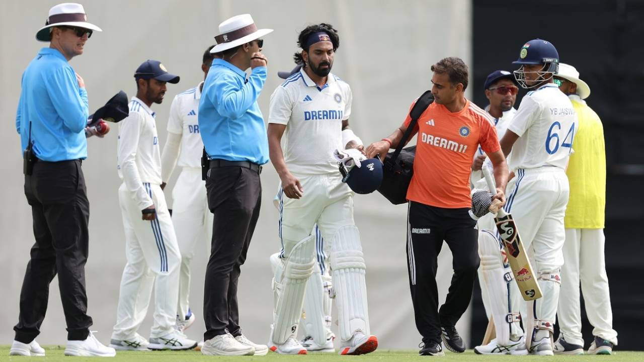KL Rahul was struck on the arm by a Prasidh Krishna delivery, WACA, Perth, November 15, 2024
