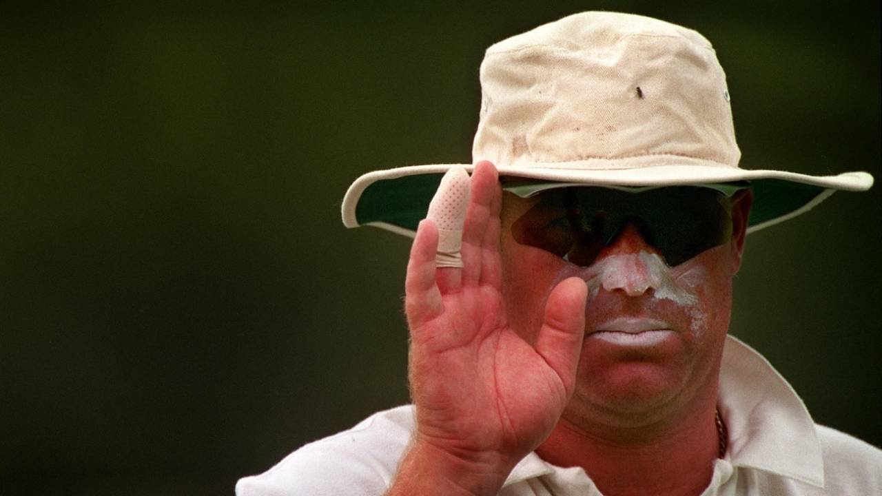 Shane Warne waves to the crowd during a game for his club side, St Kilda, against Ringwood, Junction Oval, Melbourne, December 10, 2000